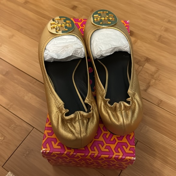 Tory Burch Gold Leather Distressed Reva Scrunch Ballet Flats - Picture 4 of 9